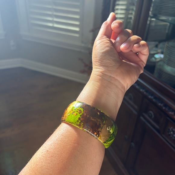 Green Bangle Statement Bracelet - Picture 7 of 10